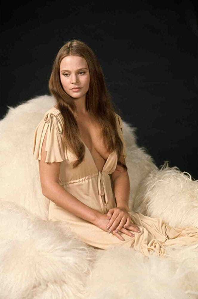 35 Leigh Taylor Sexy Pictures Are Simply Excessively Damn Delectable -  GEEKS ON COFFEE