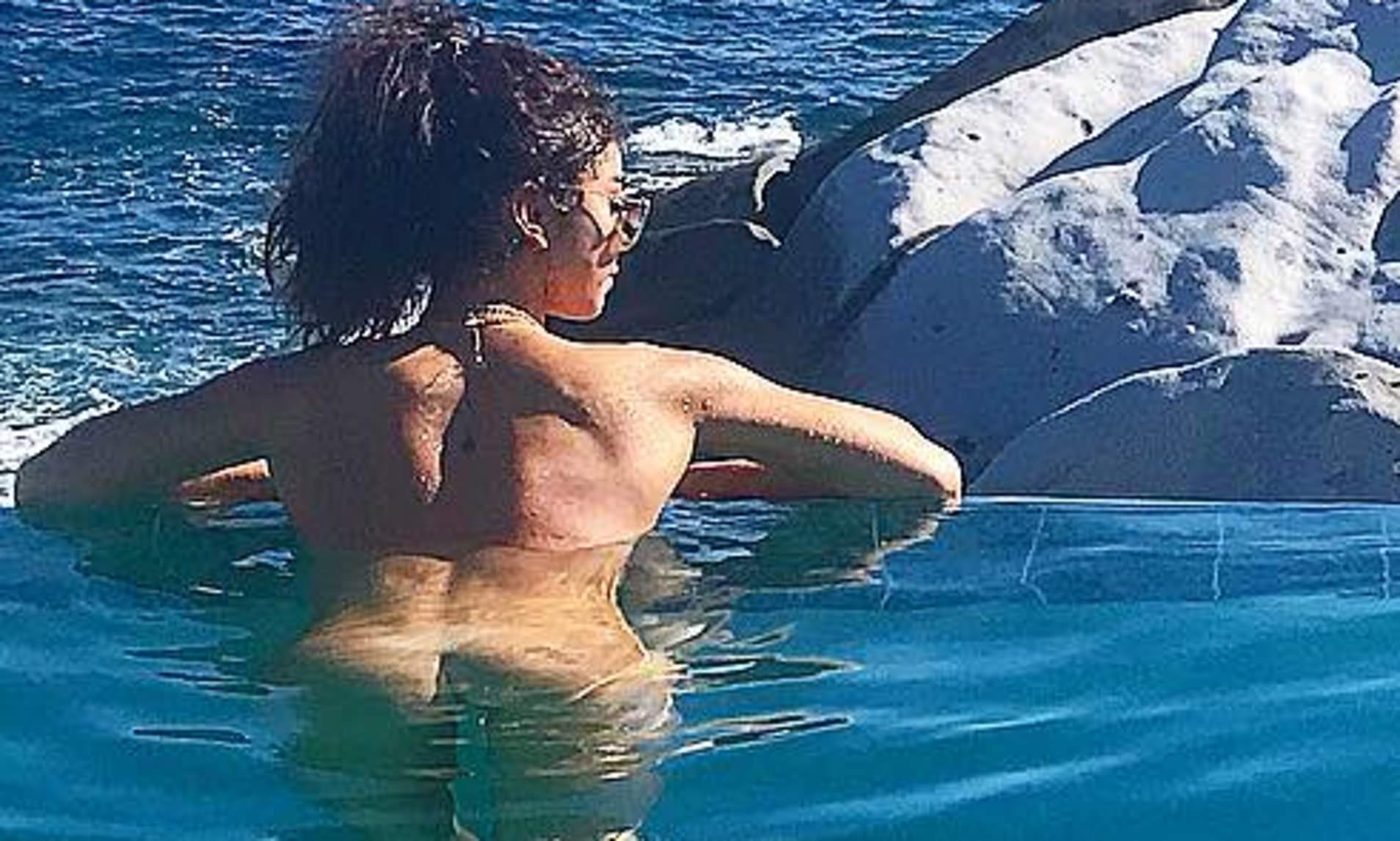 Sarah Hyland gets cheeky as she goes skinny dipping on romantic vacation  with boyfriend Wells Adam | Daily Mail Online