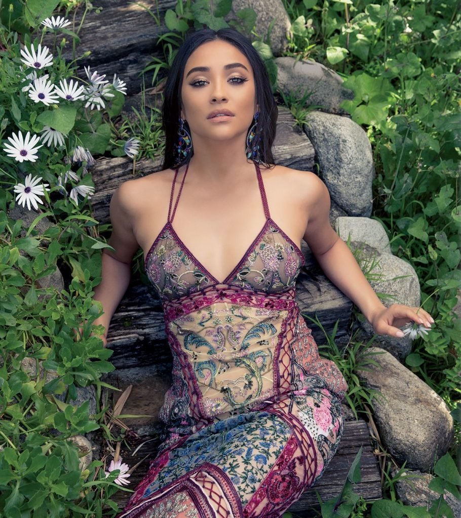 Shay Mitchell Sexy (9 Photos) | FappeningHD
