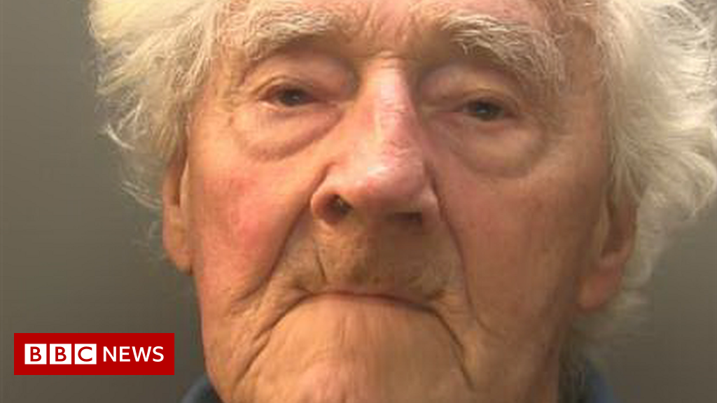 Paedophile Ivor Gifford, 92, jailed for grooming girls - BBC News