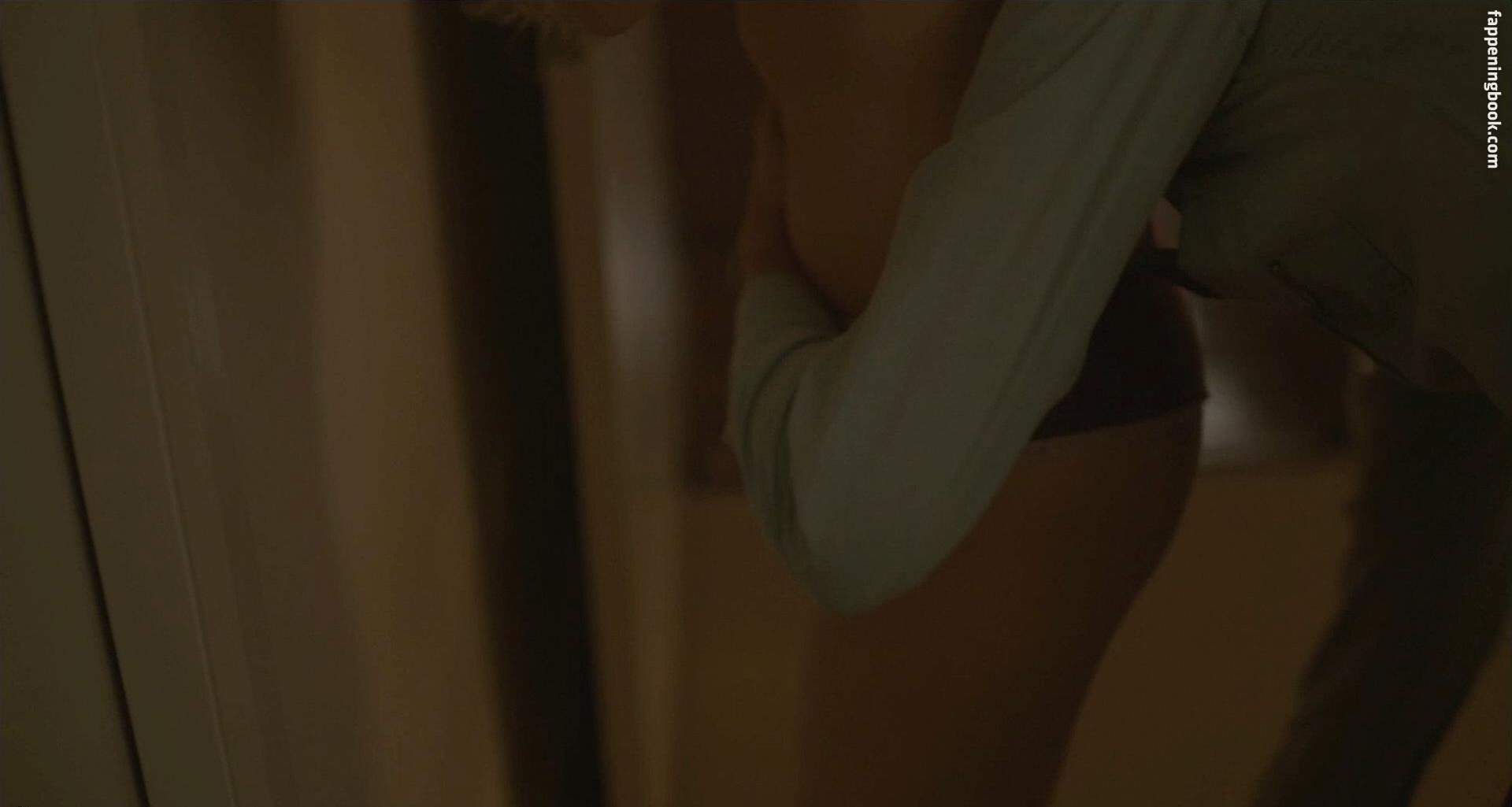 Portia Doubleday Nude, Sexy, The Fappening, Uncensored - Photo #443184 -  FappeningBook