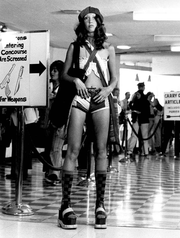 1975 of Shelley Duvall NUDE | | CelebrityNakeds.com