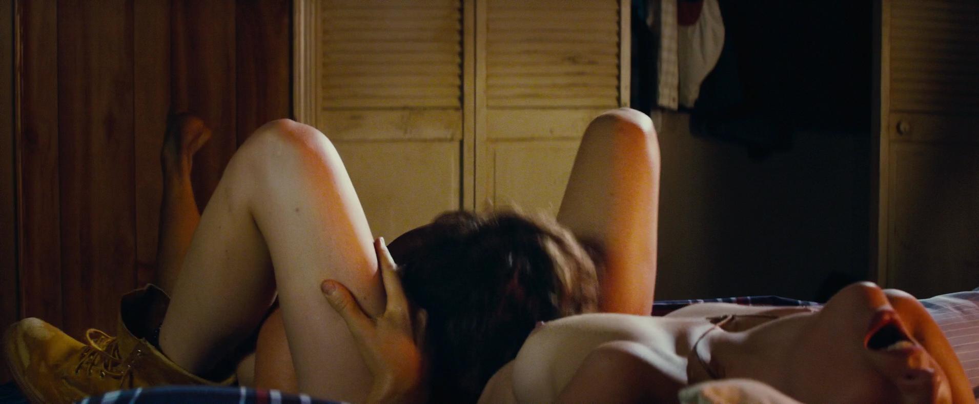 Sara Canning, Louise Robinson naked – The Right Kind Of Wrong (2013)