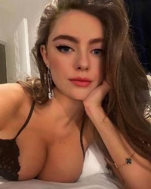 Danielle rose russell Porn Pics and XXX Videos