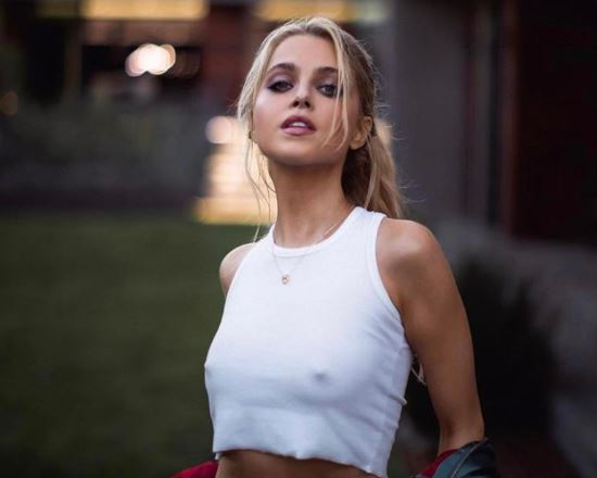 13 Reasons why to follow the hot and braless actress Anne Winters on  Instagram #pokies - Celebrity nude